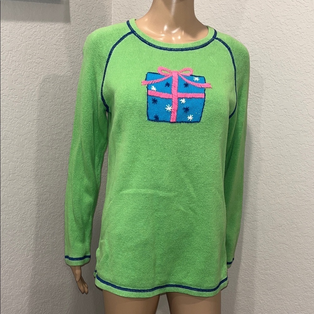 Vintage Quacker Factory Green Sweater with Blue Gift Box Design